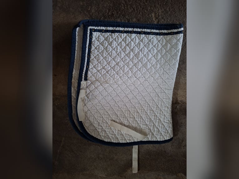 Eskadron Dressurschabracke Lang Weiß mit dunkelblauem Rand - Wegen Umstieg auf Westernreiten