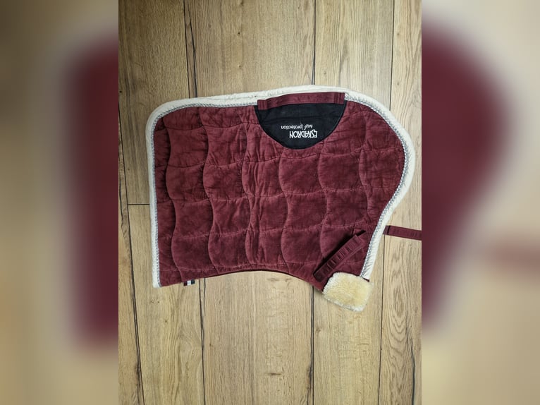 Eskadron Heritage Schabracke samt rot lammfell vs