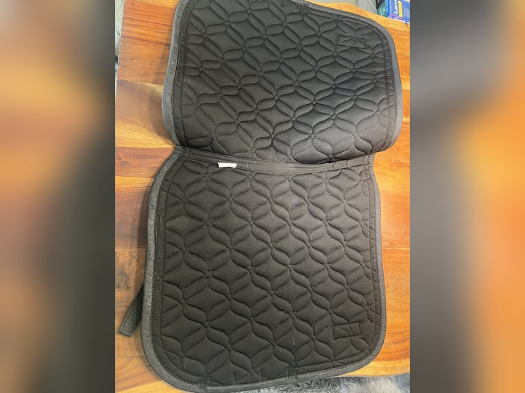 Eskadron Horsebrands Schabracke schwarz Glitzer 
