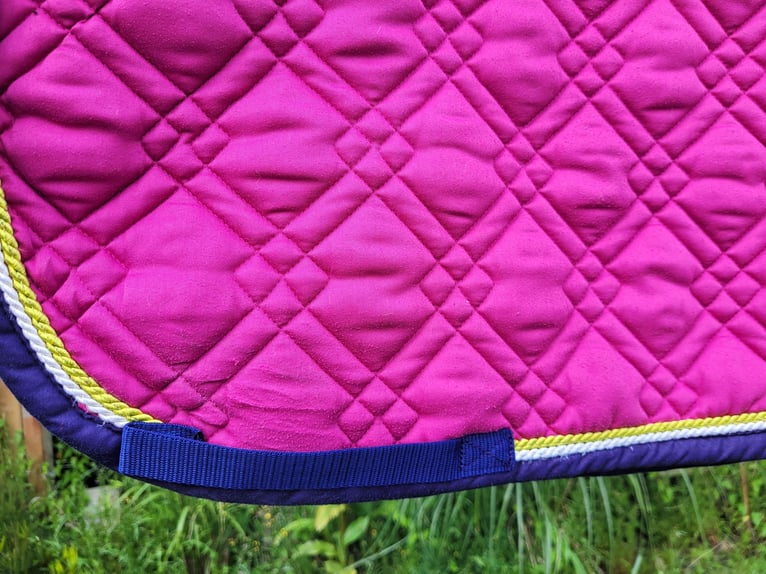 Eskadron Set Fuchsia Schabracke und Bandagen 
