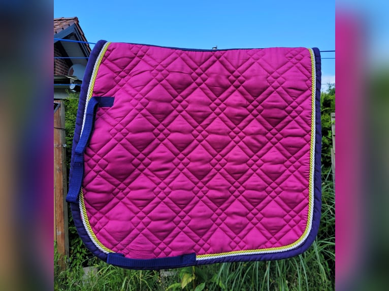 Eskadron Set Fuchsia Schabracke und Bandagen 