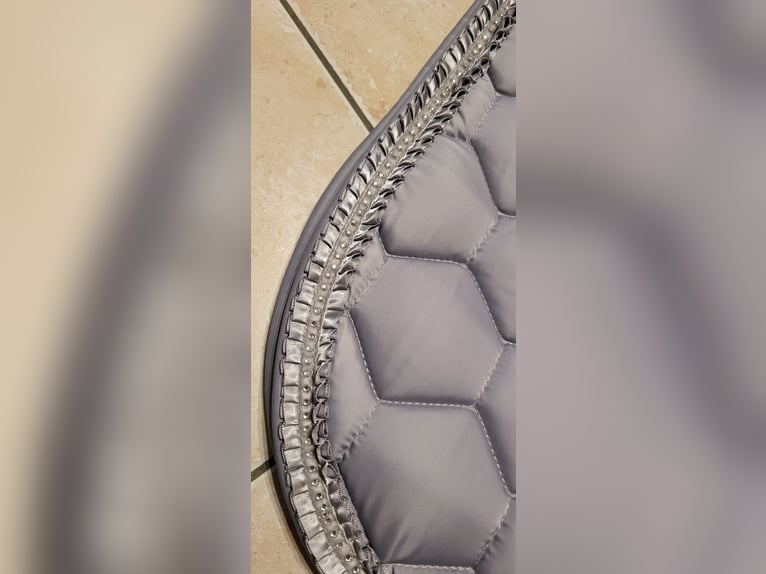 Felix Bühler Ruffles & Diamonds grau