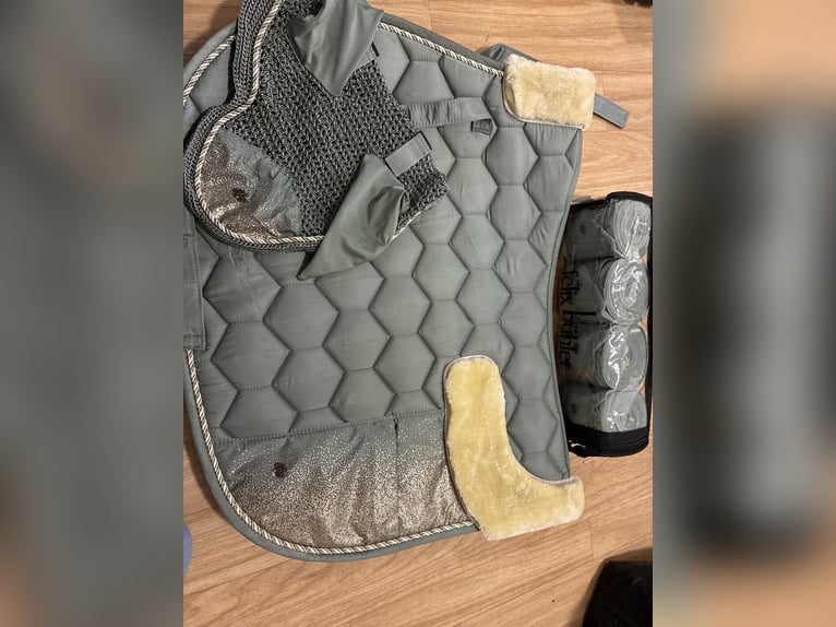 Felix Bühler VS Set Olivgrün mit Bandagen und Fliegemütze