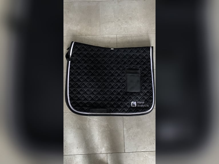 Horseanalytics Schabracke DL mit Handytasche Horseanalytics Schabracke DL mit Handytasche