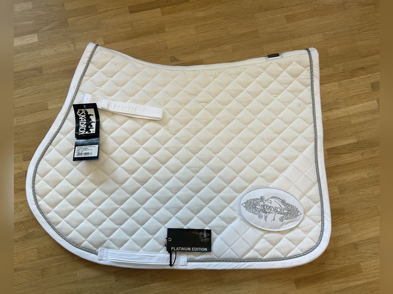 NEU m Etikett! Eskadron Turnier Schabracke Diagonal Platinum VS