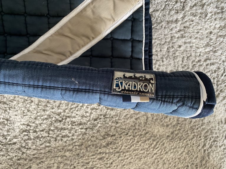 Neuwertige Eskadron Bicolor Schabracke VS taupe/insignia blue