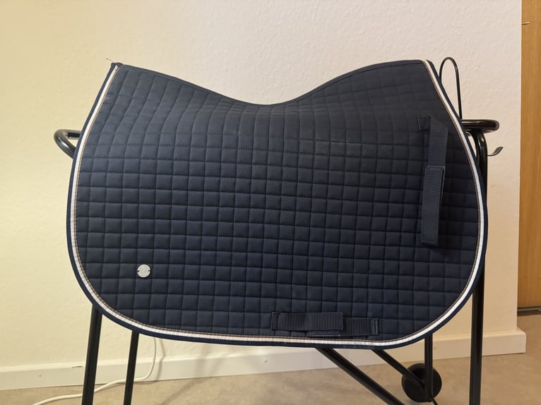 Schabracke in Dunkelblau von Felix Bühler (Größe: Vielseitigkeit)