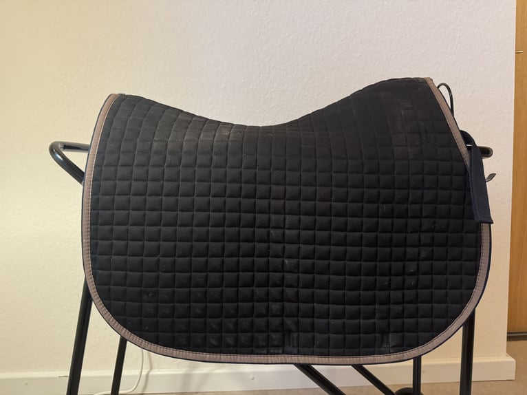 Schabracke in Dunkelblau von Felix Bühler (Größe: Vielseitigkeit)