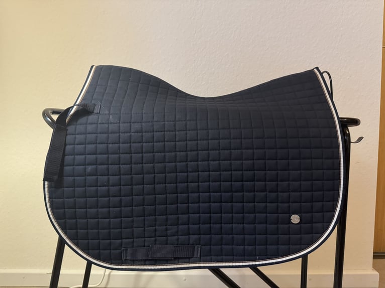 Schabracke in Dunkelblau von Felix Bühler (Größe: Vielseitigkeit)