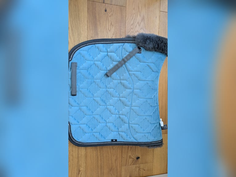 Schabracke mattes Lammfell Dressur L