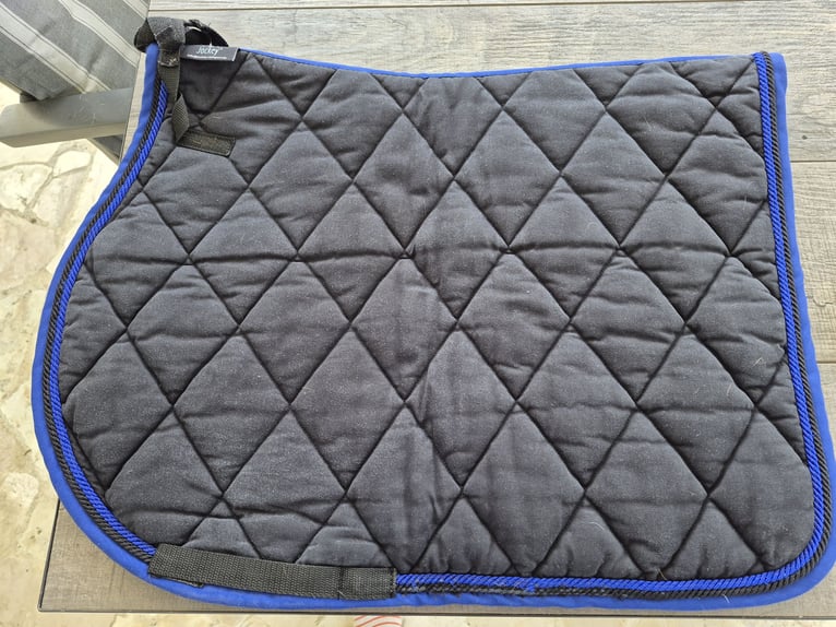 Schabracke von Jockey in Schwarz  mit einem Blauenkordelrand und  Größe VS