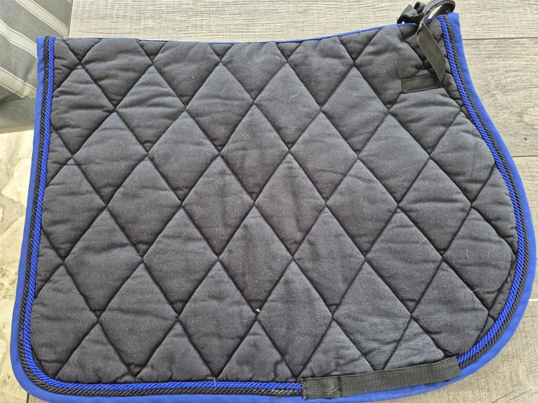 Schabracke von Jockey in Schwarz  mit einem Blauenkordelrand und  Größe VS