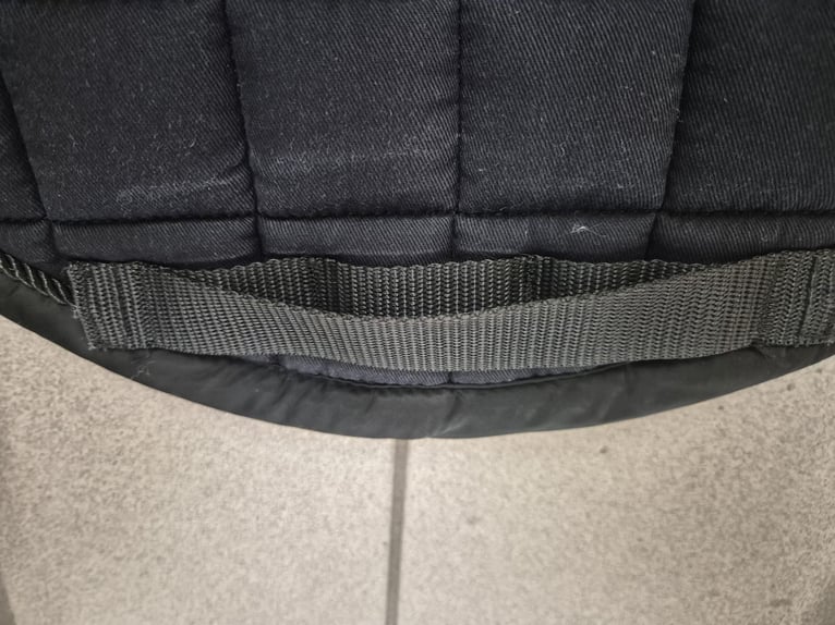 Springschabracke von Eskadron, schwarz, neuwertig