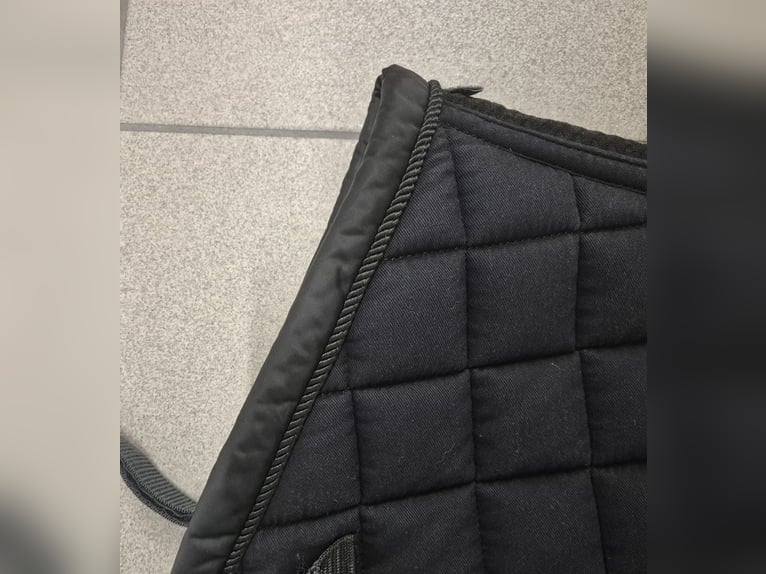 Springschabracke von Eskadron, schwarz, neuwertig