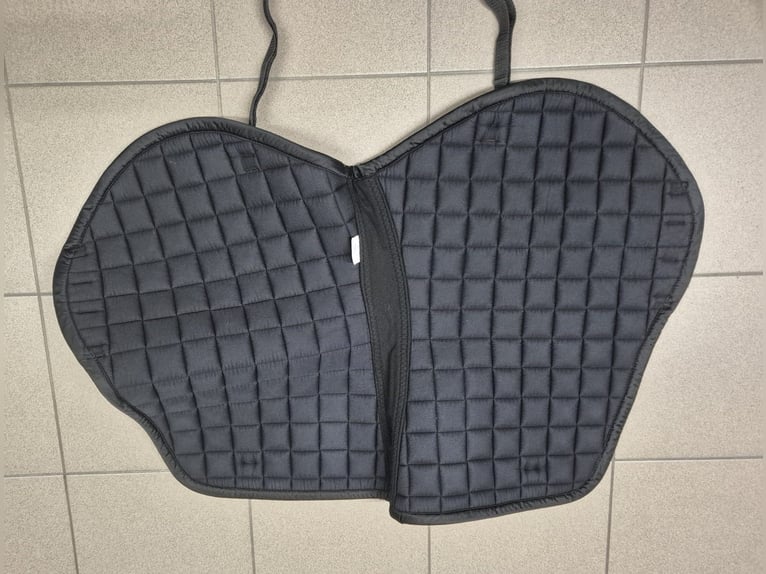 Springschabracke von Eskadron, schwarz, neuwertig
