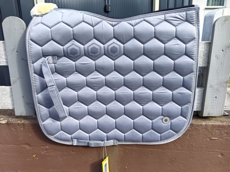 Verschiedene Dressurschabracken, teilweise neu