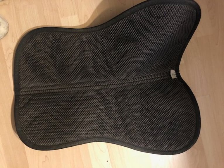 EQUEST Sattelpad schwarz