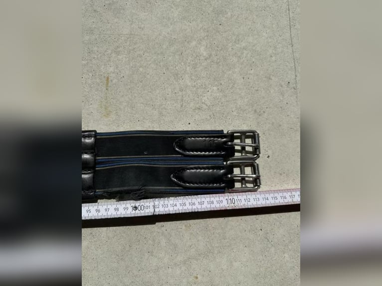 Leder-Sattelgurt l 115cm l Stübben l Schwarz mit Verzierung