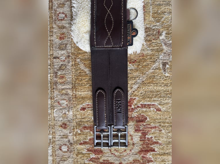 Kentucky Springurt mit Schaffell 135cm