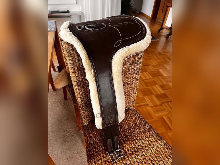 Kentucky Springurt mit Schaffell 135cm