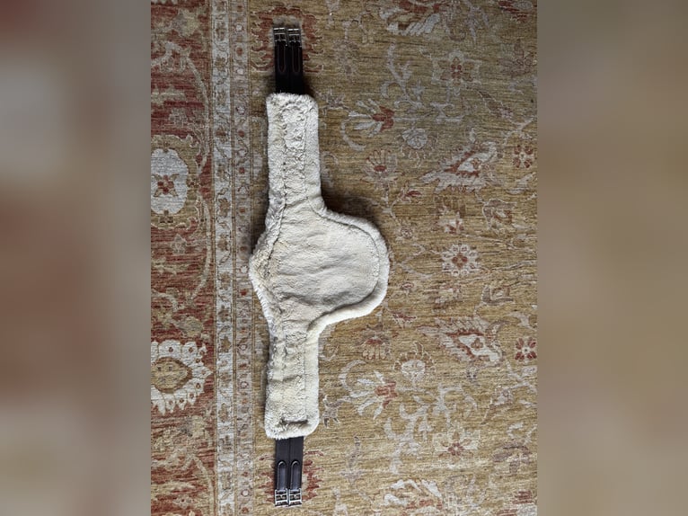 Kentucky Springurt mit Schaffell 135cm