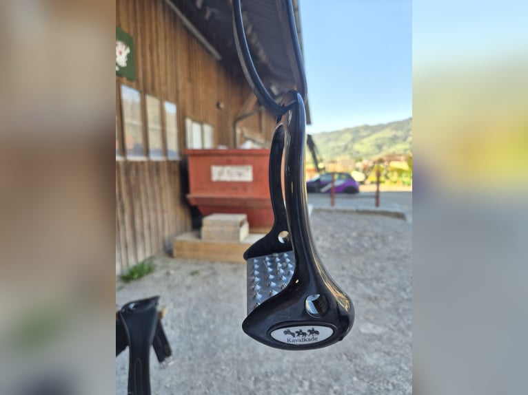 Kavalkade Steigbügel breiter Tritt