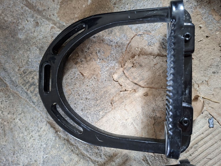 Steigbügel Schwarz mit breiter Trittfläche - gebraucht & voll funktionsfähig