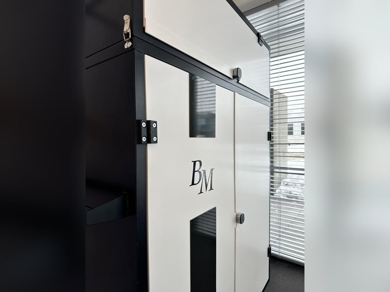 CARBON PRO mit Aufsatz Premium Sattelschrank