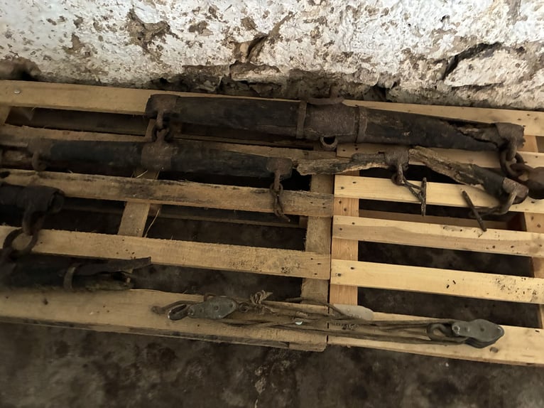 Biete antike Pferdegeschirre Kummet, Zugscheite, Zugbügel, Einzeteile 