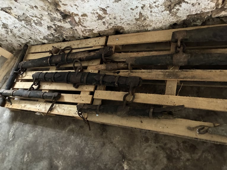 Biete antike Pferdegeschirre Kummet, Zugscheite, Zugbügel, Einzeteile 