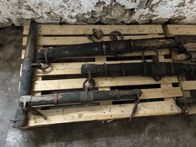 Biete antike Pferdegeschirre Kummet, Zugscheite, Zugbügel, Einzeteile 