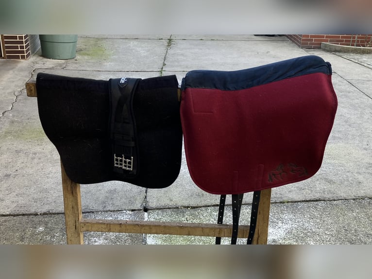 Filzsattel Set, Isabell Steiner, Sonderfarben schwarz/bordeaux