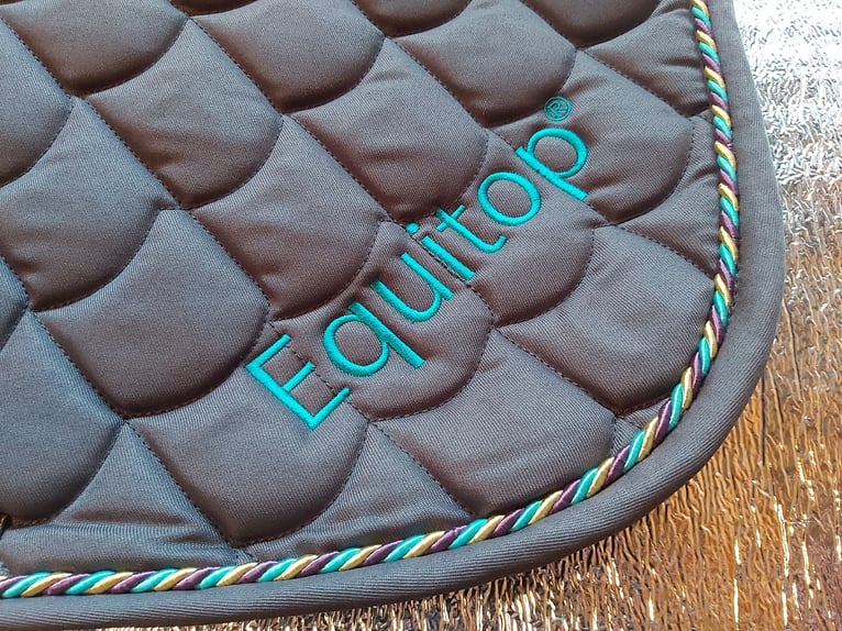 Schabracke Equitop Bürsten Josera Magic Brush Seife Joveg Defense