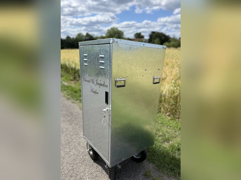 Turnierschrank / Sattelschrank