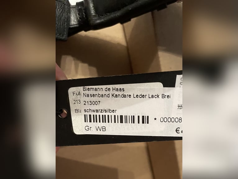 BR Reithalfter für Kandarre Lack weiß und schwarz unterlegt.