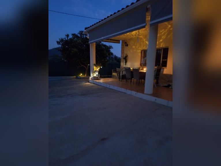 BEAUTIFUL COUNTRYHOUSE FOR LIVING WITH HORSES - WUNDERSCHÖNES LANDHAUS ZUR PRIVATEN PFERDEHALTUNG