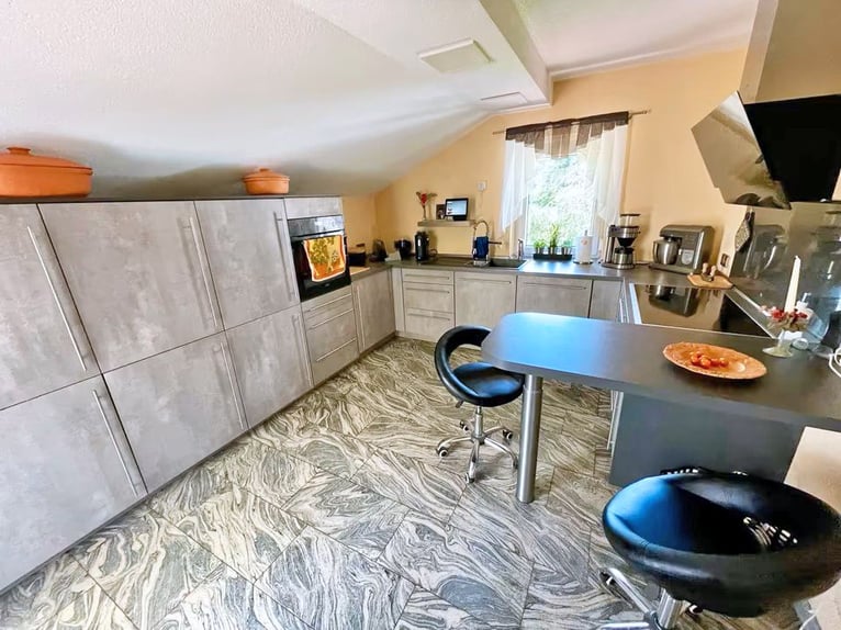 Das Anwesen befindet sich in Osthessen, im Landkreis Fulda, in der Gemeinde Hosenfeld