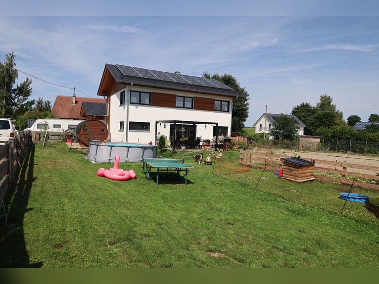 Einfamilienhaus Neubau mit 2,5 WE *Pferdehaltung* 1786 m² *provisionsfrei*