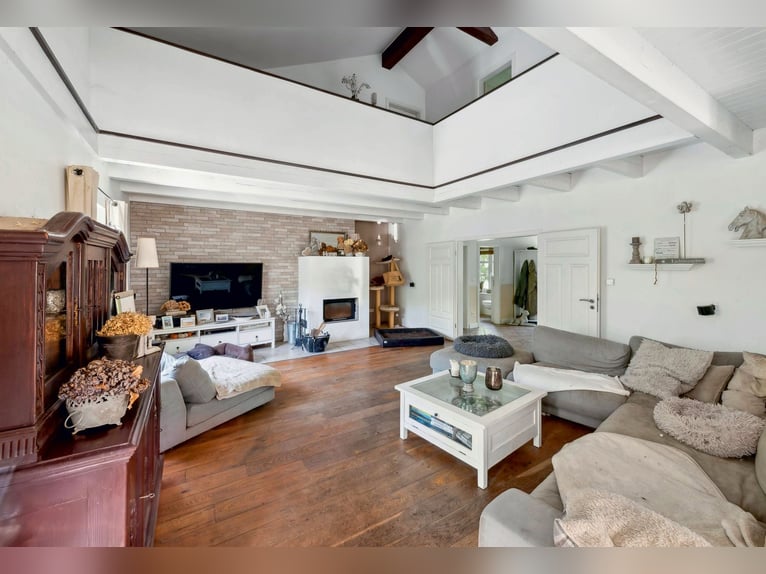 Elegantes Privatanwesen in Alleinlage für Pferdefreunde in ruhiger Lage