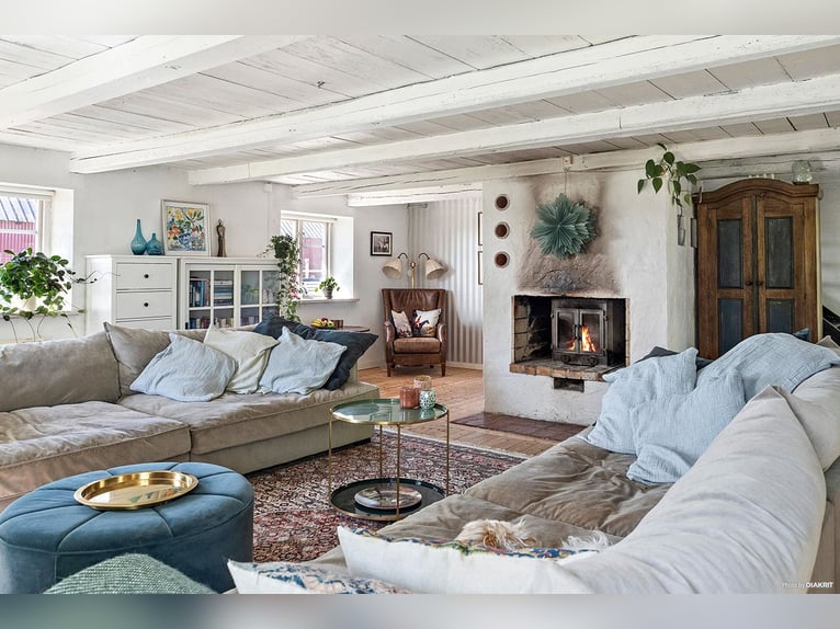 Equestrian Property with Endless Possibilities!