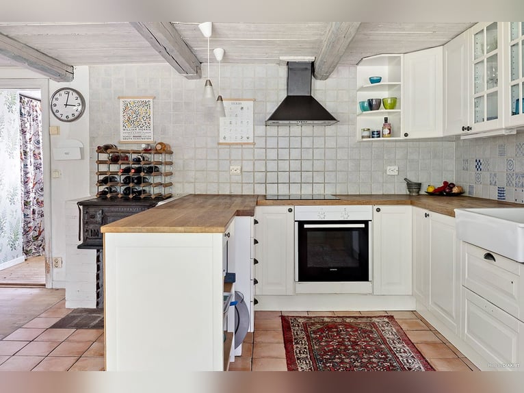 Equestrian Property with Endless Possibilities!