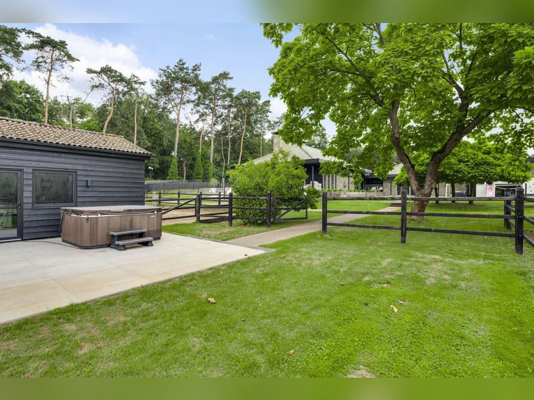 Exklusive Villa mit Gästehaus und Reitanlagen in der Nähe des Nationalparks De Meinweg