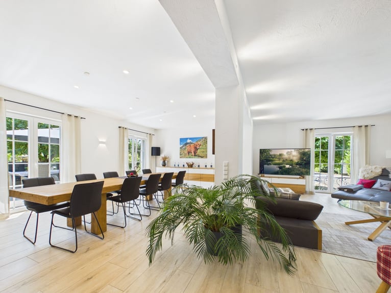 Exklusives Anwesen mit privater Reitanlage auf weitläufigem Grundstück mit ca. 24.000 m²