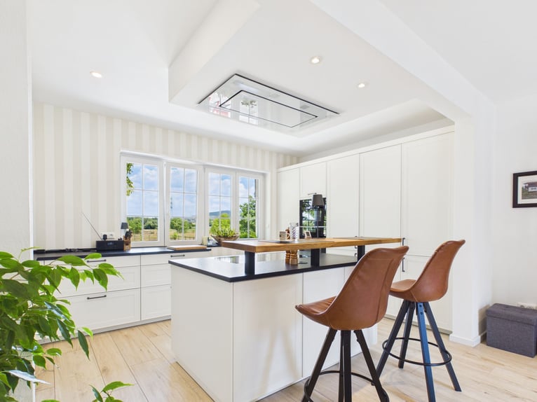 Exklusives Anwesen mit privater Reitanlage auf weitläufigem Grundstück mit ca. 24.000 m²