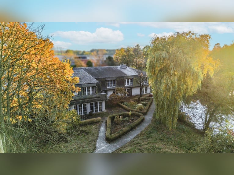 Exklusives Anwesen mit Villa, Reitanlage und Hallenkomplex  an einem Privatsee zum Kauf