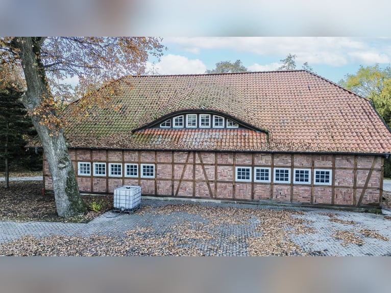 Exklusives Anwesen mit Villa, Reitanlage und Hallenkomplex  an einem Privatsee zum Kauf