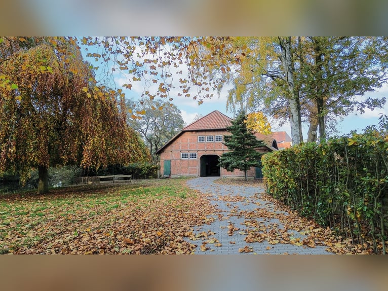 Exklusives Anwesen mit Villa, Reitanlage und Hallenkomplex  an einem Privatsee zum Kauf
