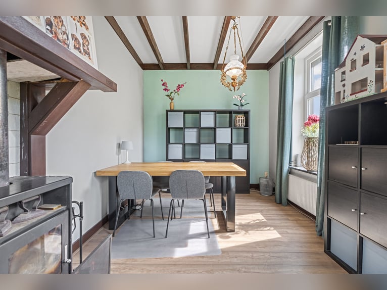 Freistehendes Haus mit großzügigem Wohnbereich und einer hochwertigen, komplett ausgestatteten Pferd