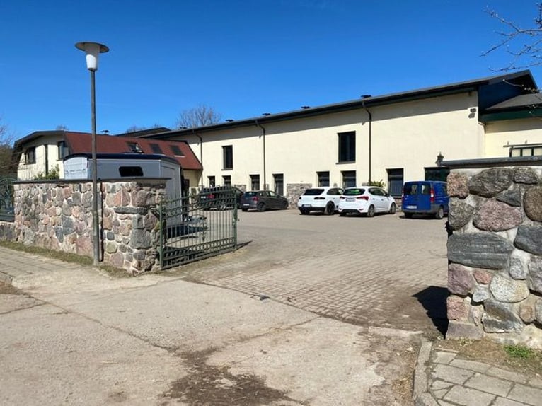 Idyllisch gelegene Reitanlage/Pferdepensionsstall in 18276 Hägerfelde zu verpachten
