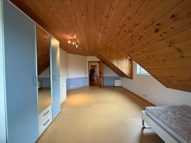 Idyllisches Landanwesen mit Wohnhaus und Stallungen in Unterfranken